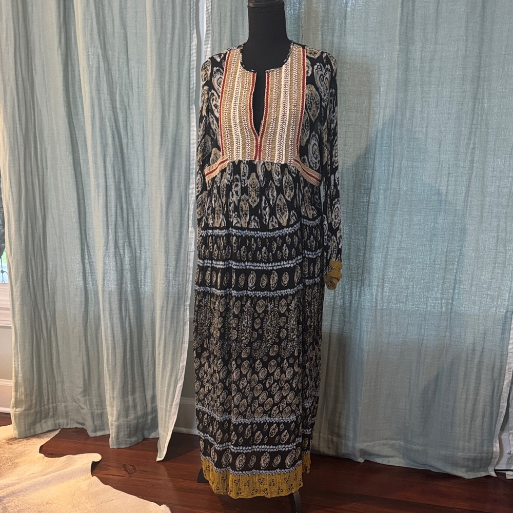 Zara Black and Gold Long Sleeve Dress